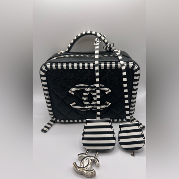 Handbags - Like this if you want to be notified when I’m on live 🤠🤠🤠